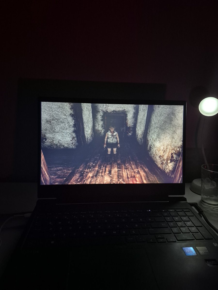 #OYUNBİZİMHAKKIMIZ #OYUNUMUELİMDENALMA #SonsuzaDekOyuncuyuz kuzenle sabahlayıp hala oynayabiliyorken silent hill 3 bitiricez