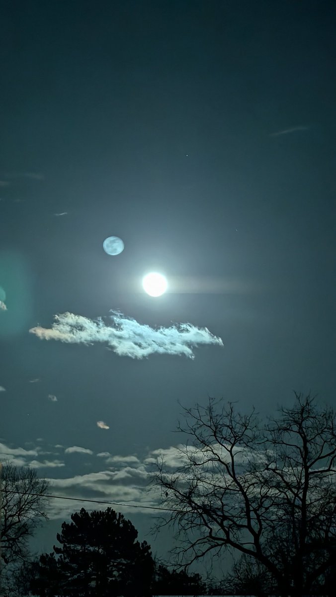 Edsunline37's tweet image. J'aime me promener au clair de lune. J'avais envie de l'écrire. C'est tout.