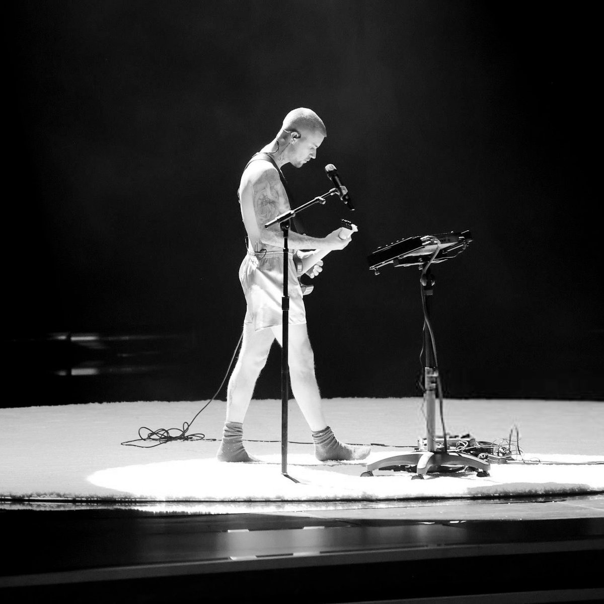 Executive GRAMMYs producer Ben Winston revealed that the entire auditorium rose to its feet when Justin Bieber was introduced:

“I thought it was really fascinating that to a man, every single person in the auditorium stood up. That doesn’t happen for everybody because artists