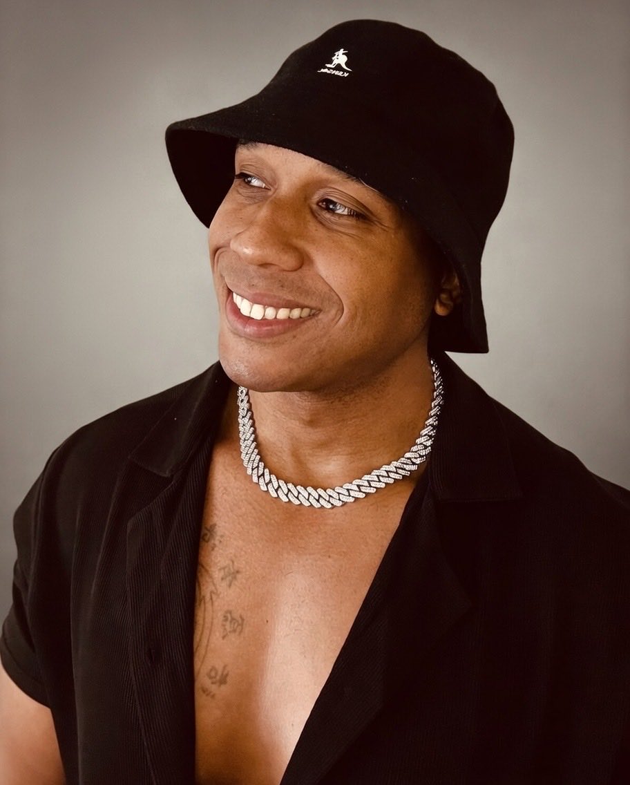 Screenwriter502's tweet photo. This is what choosing yourself
looks like.
No apologies. No second-guessing. Just pure alignment with who l am and where I'm going. Life's too short to play small or dim your light for anybody.
Shine loud. Live free.
#ChooseYourself #ActorLife #ScreenwriterLife 
@llcoolj https://t.co/rwEK5fYVCf