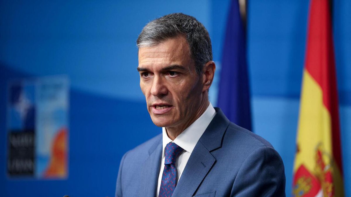 Please <a href="/elonmusk/">Elon Musk</a> close the account of <a href="/sanchezcastejon/">Pedro Sánchez</a>