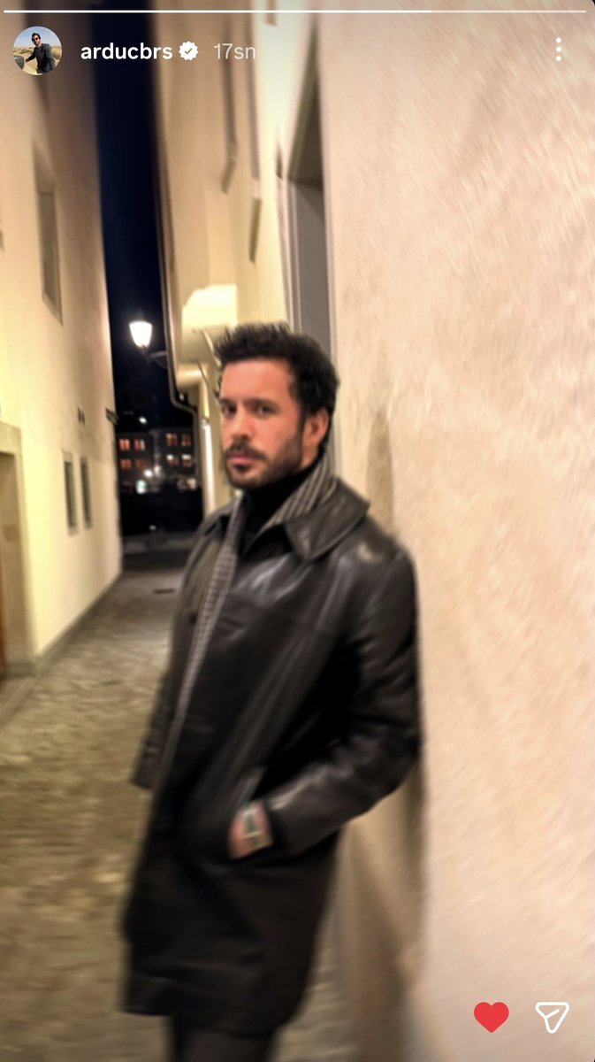 simgegmiss's tweet photo. Saniyesinde yakaladığım ❤️‍🔥🫠 Barış beyy gece gece napıyorsunuz😍 #BarışArduç https://t.co/FcL5j6r1qI