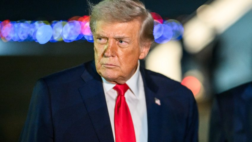 🚨🇺🇸 “TRUMP HOMES” PLAN COULD FLOOD THE MARKET WITH CHEAP HOUSING

Homebuilders are talking about a plan to build nearly a million so-called “Trump Homes” to help ease the housing affordability crunch.

The pitch is simple: build a lot of cheaper homes, fast, and push more supply