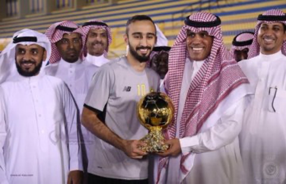 kng_503's tweet photo. محمد السهلاوي مع #النصر عطوه كأس من الفالح للرياضة 

محمد السهلاوي مع ناديه الحالي شاش طبي للكابتنية 😂😂😂😂😂😂

حياته الرياضية كلها ترقيع . https://t.co/8esthHeABt