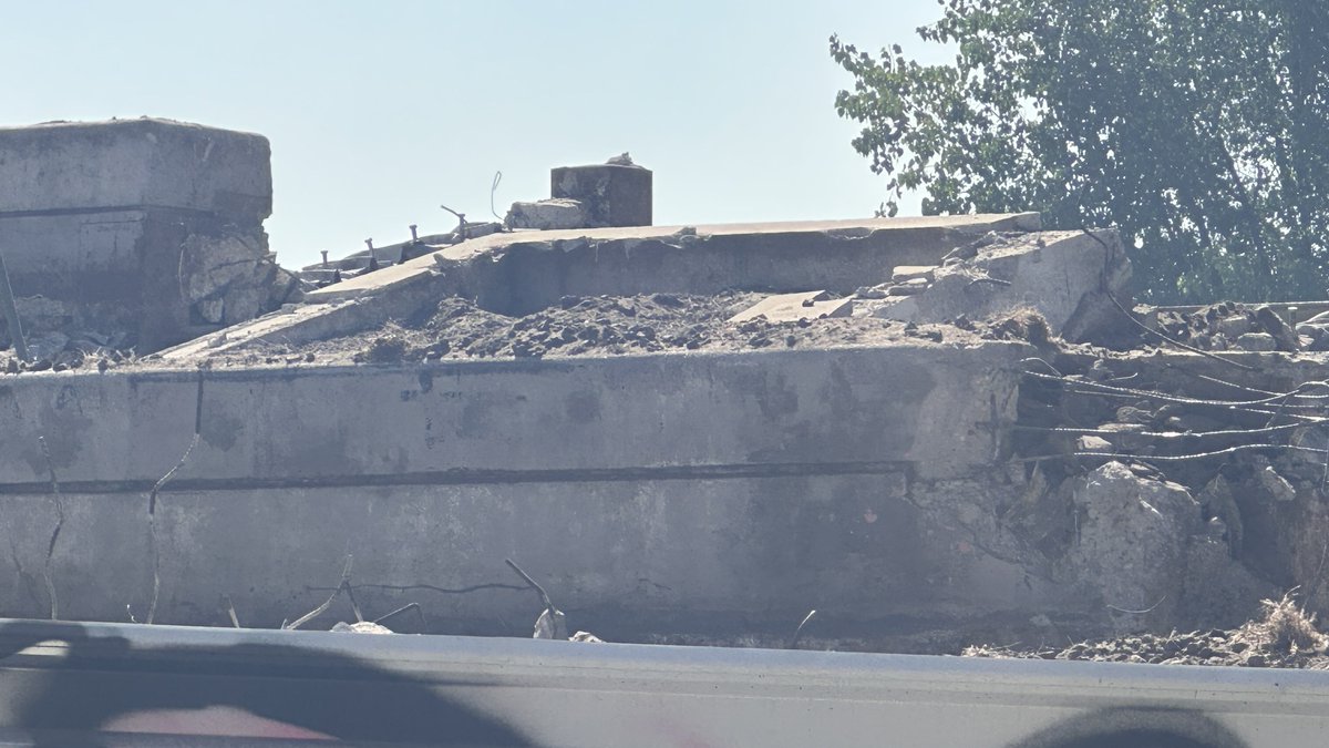 La recién inaugurada por <a href="/Claudiashein/">Claudia Sheinbaum Pardo</a> y <a href="/martibatres/">Martí Batres</a> y mal nombrada Plaza de la memoria, desde hace mucho luce olvidada y ahora llena de población vulnerable, narcomenudistas y fumadores de marihuana. Así se ve el día de hoy. Toda la inversión que se hizo ha desparecido