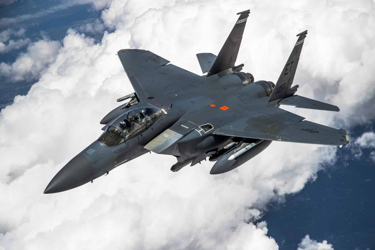 restitutorII's tweet photo. 🇮🇩🇺🇸
Indonésie: L’Indonésie a abandonné son projet d’achat d’avions de combat F-15EX auprès des États-Unis 🇺🇸. Boeing a officiellement confirmé que ce contrat n’est plus actif, après des années de négociations sans aboutir à une signature définitive. Jakarta se concentre désormais sur le Rafale français 🇫🇷, dont les premières livraisons ont commencé en janvier 2026 (dans le cadre d’une commande totale de 42 appareils).