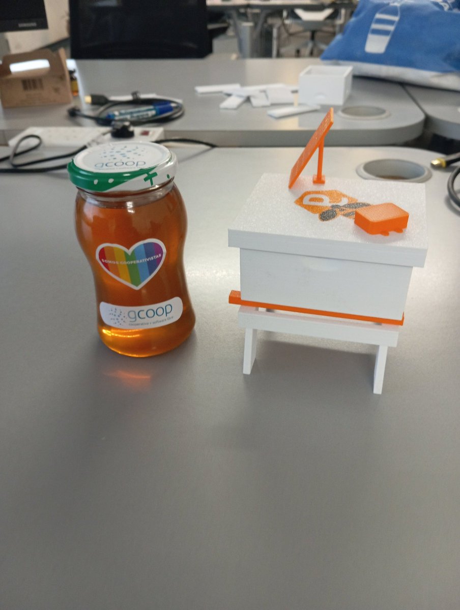 Primer frasco de colmena inteligente de <a href="/gcooplibre/">gcoop cooperativa</a> 🍯🐝 #Felicidad #cooperativa