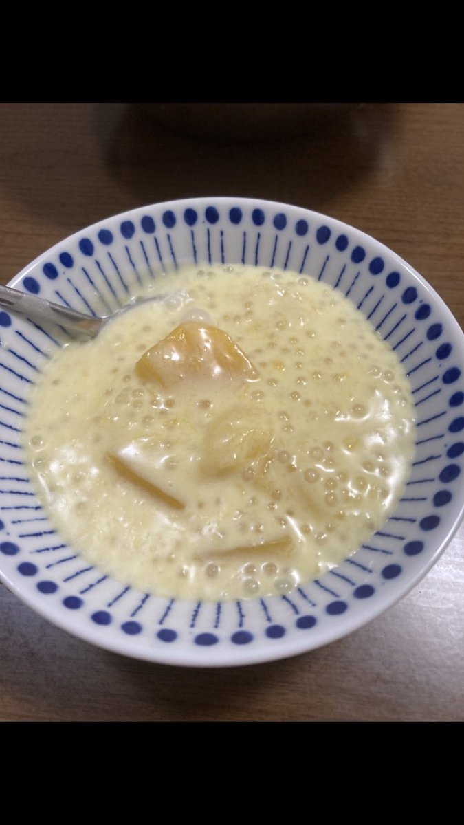 香港料理を家でも食べたくて…！

白切鶏、豉油皇炒麵(老油なし)、肉餅、楊枝甘露