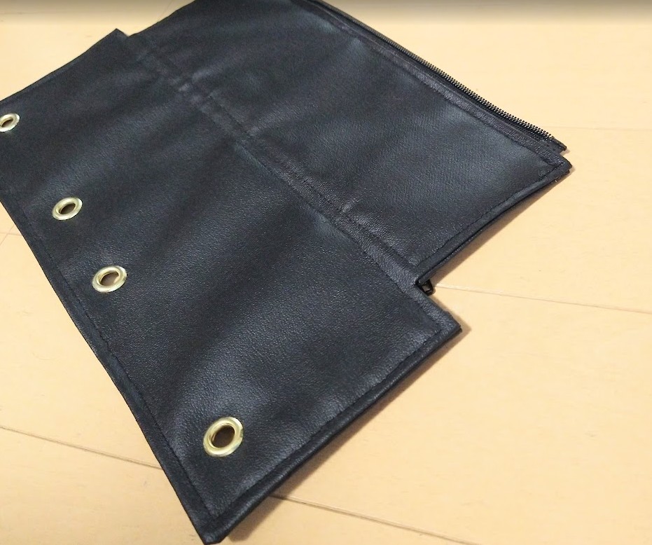 labo_jim's tweet image. JA11の助手席、スマホの置き場なさすぎ問題。笑📱 2006年に発売開始したグリップカバーは、 5分で付いて便利さは激変、車体側は無加工なのもこだわりです🛠️。
ちなみにJimLaboの最初の商品です 20年も経つのか・・ 
 
詳細はこちら👇
 jimlabo.net/gp/293/ 

#JA11 #ジムニー #JimLabo