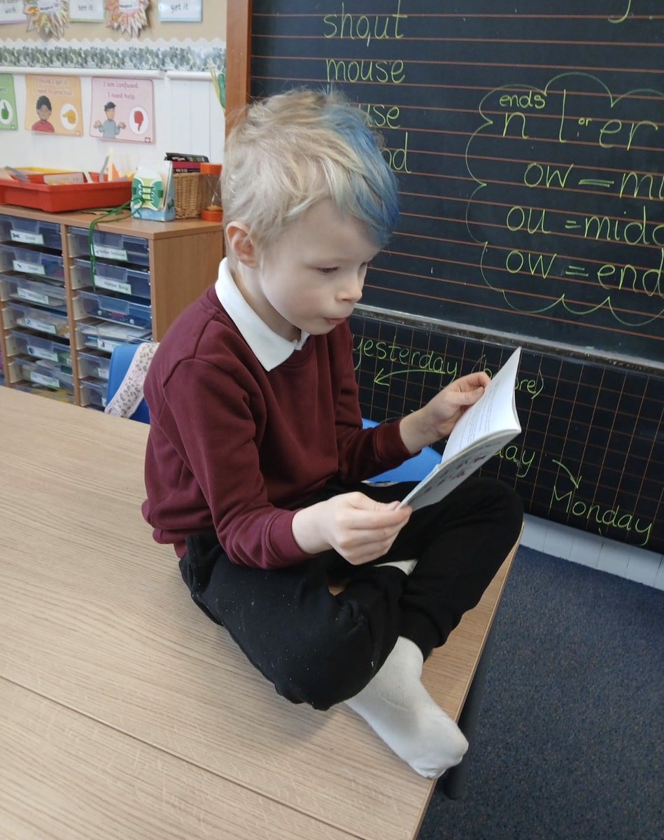 Annbank_PS's tweet photo. DEAR in Annbank, nothing beats a good book and a comfy space #readingisoursuperpower @scottishbktrust https://t.co/mGlNvjpmZP