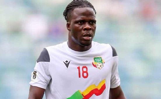 Junior Olaitan'ın ülkesi Benin 🇧🇯, futbol takımımızda formamızı bir oyuncsunun terlettiği 55. yabancı ülke olacak.

1. Brezilya 🇧🇷 - 26 futbolcu
2. Almanya 🇩🇪 - 13 futbolcu
3. Portekiz 🇵🇹 - 12 futbolcu