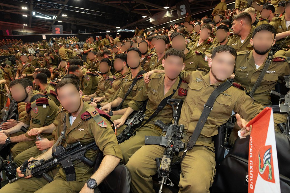 בשולי: צה"ל מתחיל לדרוש בהדרגה מהלוחמים לחזור למדי האלף ביציאה הביתה וכו'. 
כי נגמרה המלחמה.
והמשמעת התרופפה.
עוד חוזרים: מסדרי בוקר קבועים ועונשים על הופעה לא מדוגמת.
מנשכחות ה-7/10: כיום רק מחזור אוגוסט 23' זוכר מזה לעלות על אלף