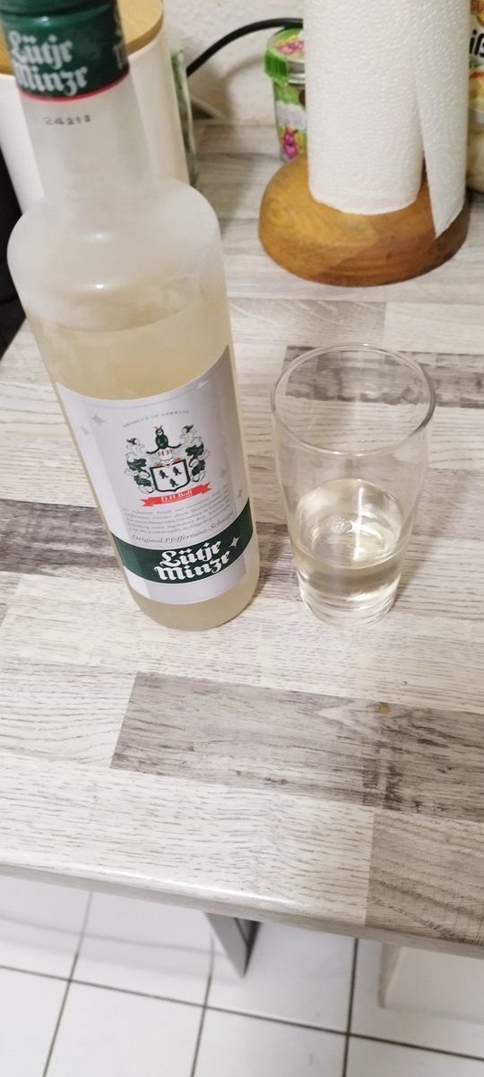 Leopold_Alex_'s tweet photo. #scheissTag
#Alkohol ist keine Lösung
#KollegenAnzündenErlaubt?
PS: mir sollte es gut gehen. https://t.co/l5ymMdVyyO