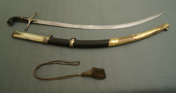 El sable corvo de #SAN #MARTIN irá al Regimiento de Granaderos a Caballo
El sable fue donado por el Libertador a Juan Manuel de Rosas.
Por haber vencido a Francia y Gran Bretaña.
Que atacaron la Confederación #Argentina 
#GloriaEterna al Libertador y al Restaurador de las Leyes!