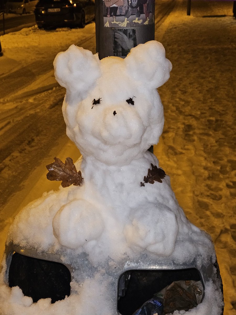 좌< 내가만든 속눈썹쫑쫑붙인 토끼
                         언니가만든 귀여운 곰도리..>우