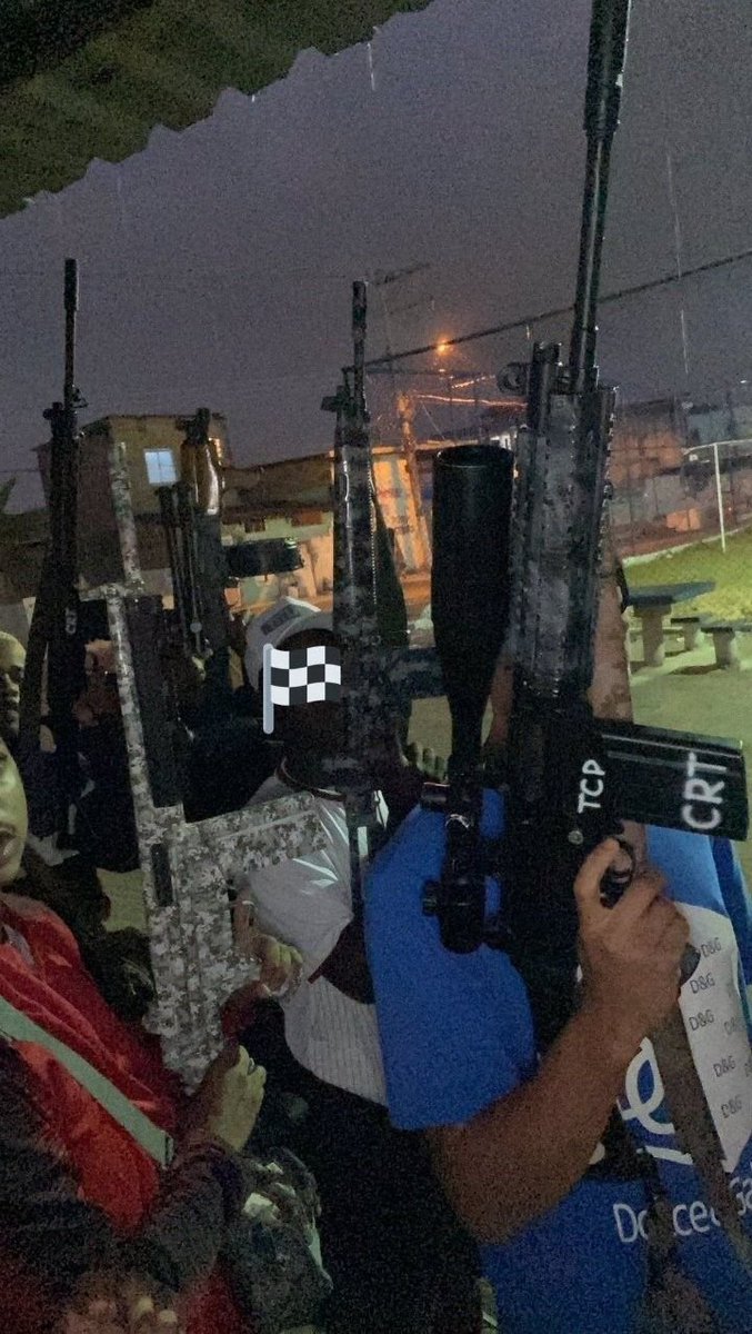republiqueBRA's tweet image. 💥 🚩 Garota de 13 anos é est*prada por sete membros do Comando Vermelho (CV) em São João de Meriti (RJ) após traficantes descobrirem que ela frequentou um baile funk em favela dominada por rivais do TCP.