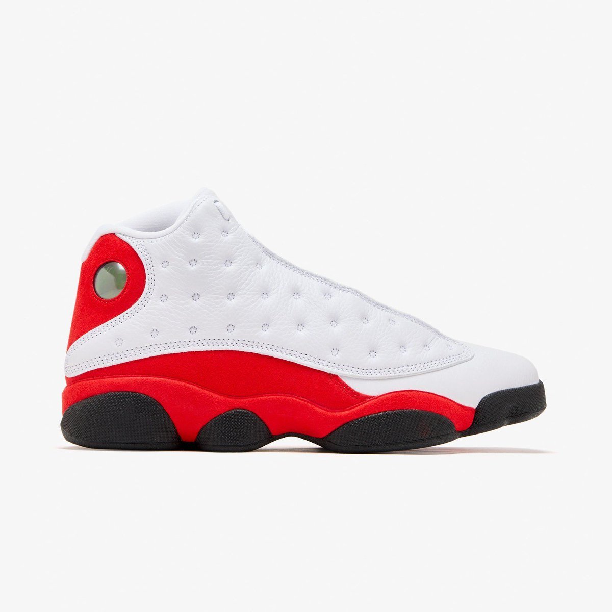 JustFreshKicks tweet media