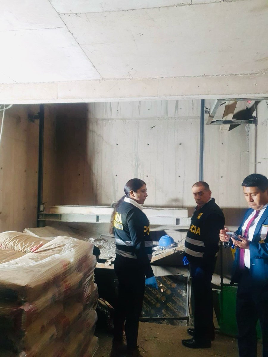 SunafilPeru's tweet photo. 🔴 #SunafilInforma
✅ Ante el lamentable fallecimiento de tres obreros, ocurrido tras el colapso de una plataforma de traslado de materiales en una obra de construcción ubicada en la avenida Huáscar, en el distrito de Wanchaq, la Intendencia Regional de Cusco emitió dos órdenes de inspección en materia de investigación de accidentes de trabajo e incidentes peligrosos, así como de formación e información sobre seguridad y salud en el trabajo.