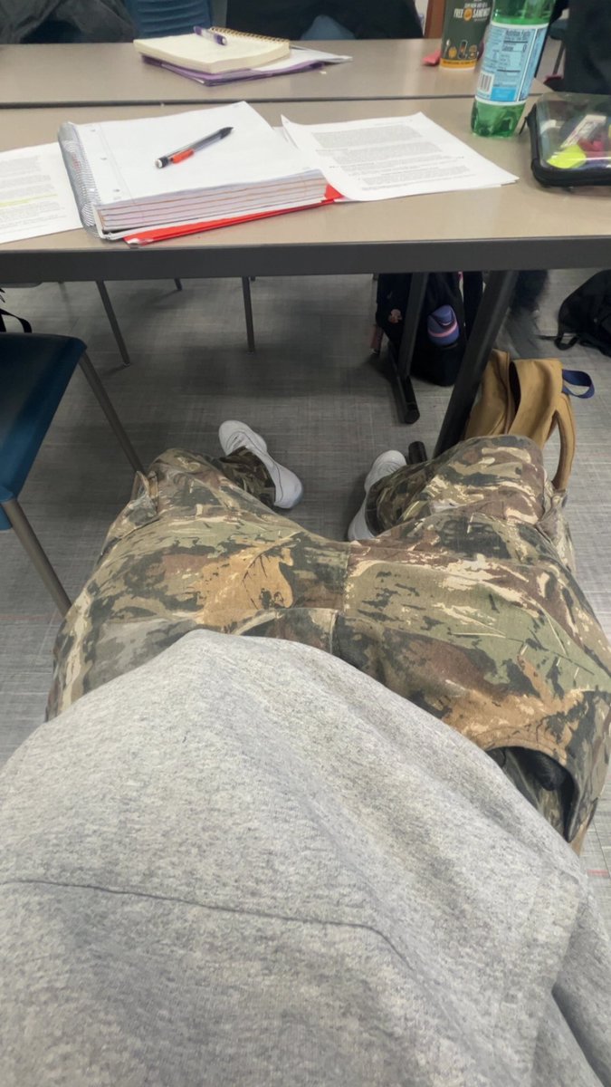 _MasterZach's tweet image. Alright chumps yk what to do $ilent $end while I’m class loser.