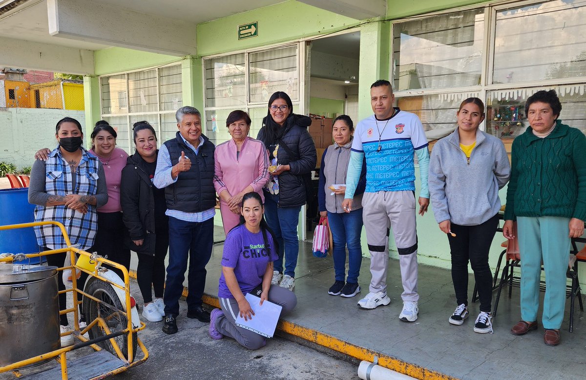 También cumpliendo con los tamales en la Primaria Revolución de #InfonavitSanFrancisco, #Metepec