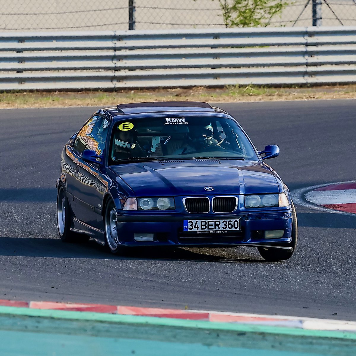 Sevgili dostlar 1 aylık askerlik arasıyla uzaklaşıyorum. İnsAllah nasip olursa döndüğümde arabam bitmiş olur 🥲