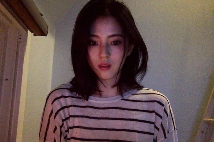 love_XOmuch_HEE's tweet image. 개쩌는 미모를 가진 한소희가 연기에 진심이라 너무 좋음...
카메라 앞에서 이뻐보이는 각도에 구애받지 않으려고, 거울 보는 것조차 자제한대. 존나 에바임.(p)

#한소희 #HanSoHee