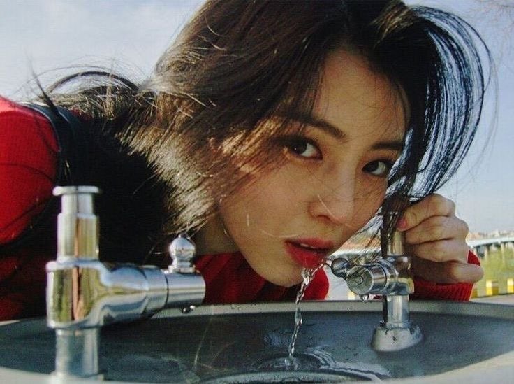 love_XOmuch_HEE's tweet image. 개쩌는 미모를 가진 한소희가 연기에 진심이라 너무 좋음...
카메라 앞에서 이뻐보이는 각도에 구애받지 않으려고, 거울 보는 것조차 자제한대. 존나 에바임.(p)

#한소희 #HanSoHee