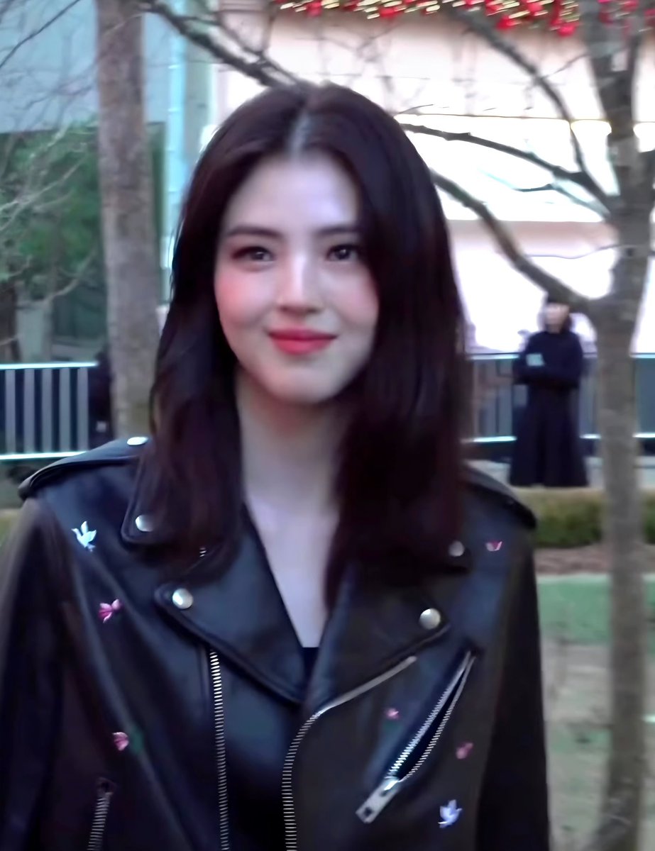 love_XOmuch_HEE's tweet image. 개쩌는 미모를 가진 한소희가 연기에 진심이라 너무 좋음...
카메라 앞에서 이뻐보이는 각도에 구애받지 않으려고, 거울 보는 것조차 자제한대. 존나 에바임.(p)

#한소희 #HanSoHee