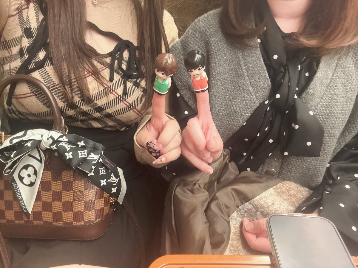 k__y080930's tweet photo. 大阪向かってる〜·͜·ᰔᩚ💚❤️ https://t.co/hGpbK68Pg9