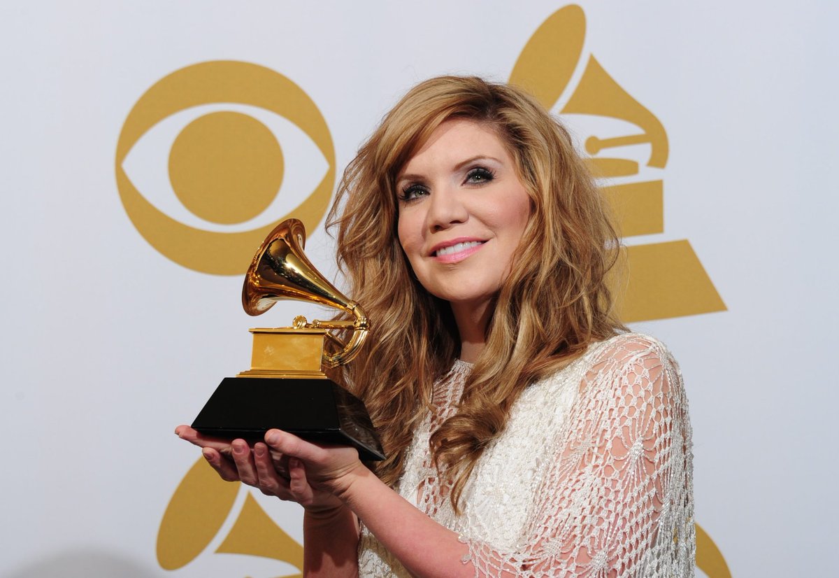 Niell_Standard's tweet image. 1 more thing

Bluegrass singer Alison Krauss has 27 Grammys and held the record for the female artist with the most Grammy wins for 17 years until Beyoncé broke it in 2021

Alison has only sold 13 million records Worldwide  &amp;amp; has more Grammys than all your faves except Beyoncé