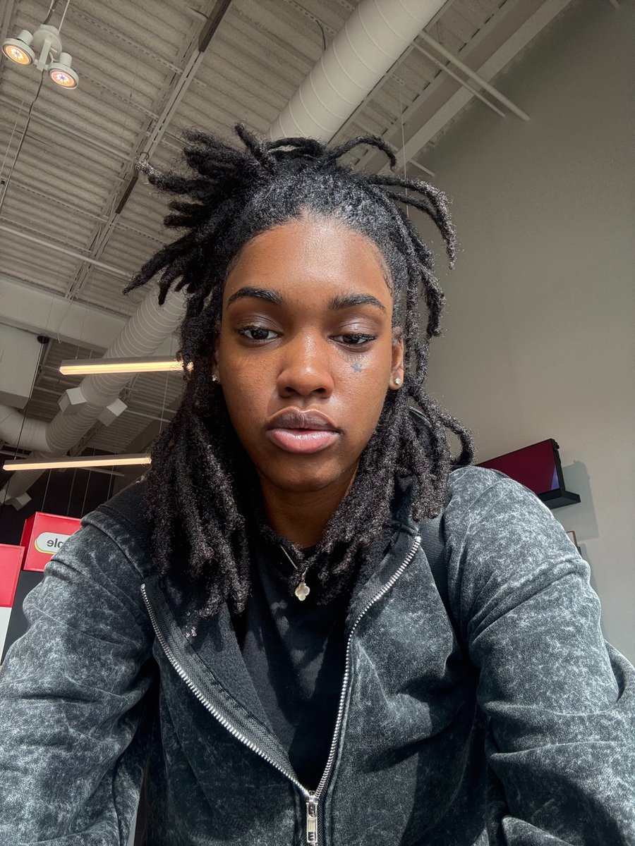 prettyystargirl's tweet photo. available seat 🪑 https://t.co/71fm9P0byb