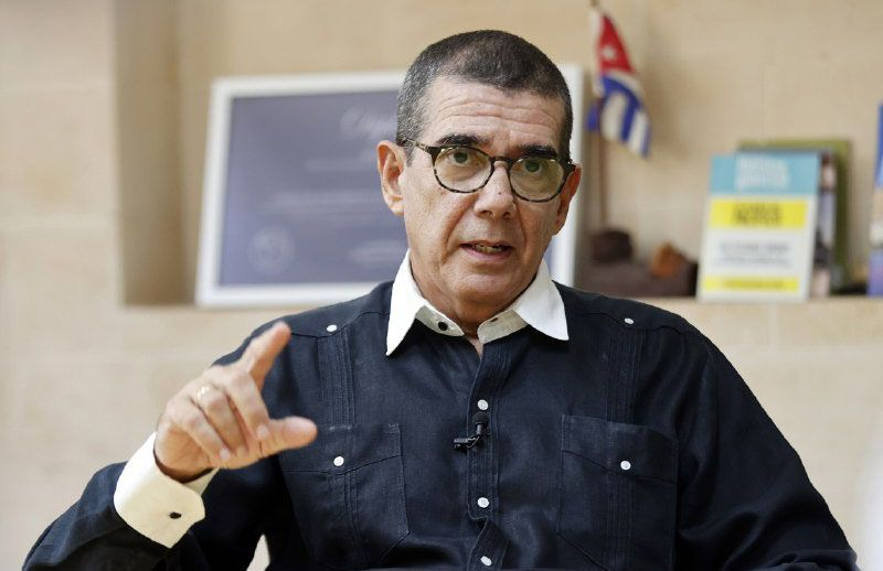 La verdadera “amenaza” de Cuba es su solidaridad
El embajador José Ramón Cabañas desmonta el mito y explica cómo la isla, lejos de ser un peligro, comparte con el mundo sus recursos humanos y su vocación de paz.

 Descubre más en acn.cu/especiales/la-…

#CubaEstáFirme