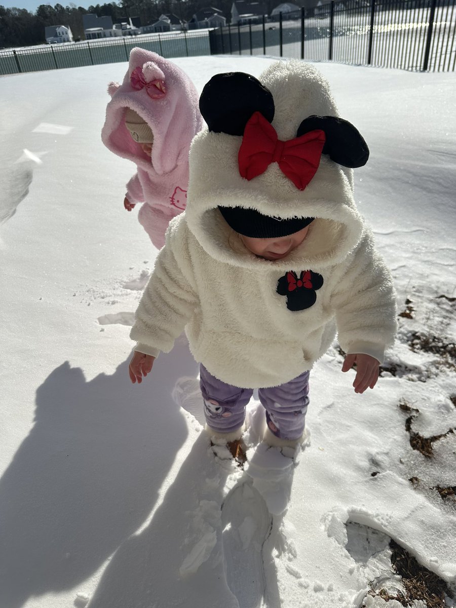 Tiff_Winchester's tweet photo. Snow babies for the second year in a row #LongsSC @EdPiotrowski @wpdeabc15 @wmbfnews @AndrewWMBF https://t.co/BeuK0W8jwG