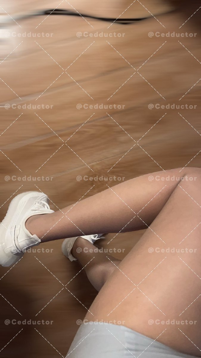 闷一整天奖励老公。
#武汉情侣 #丝袜