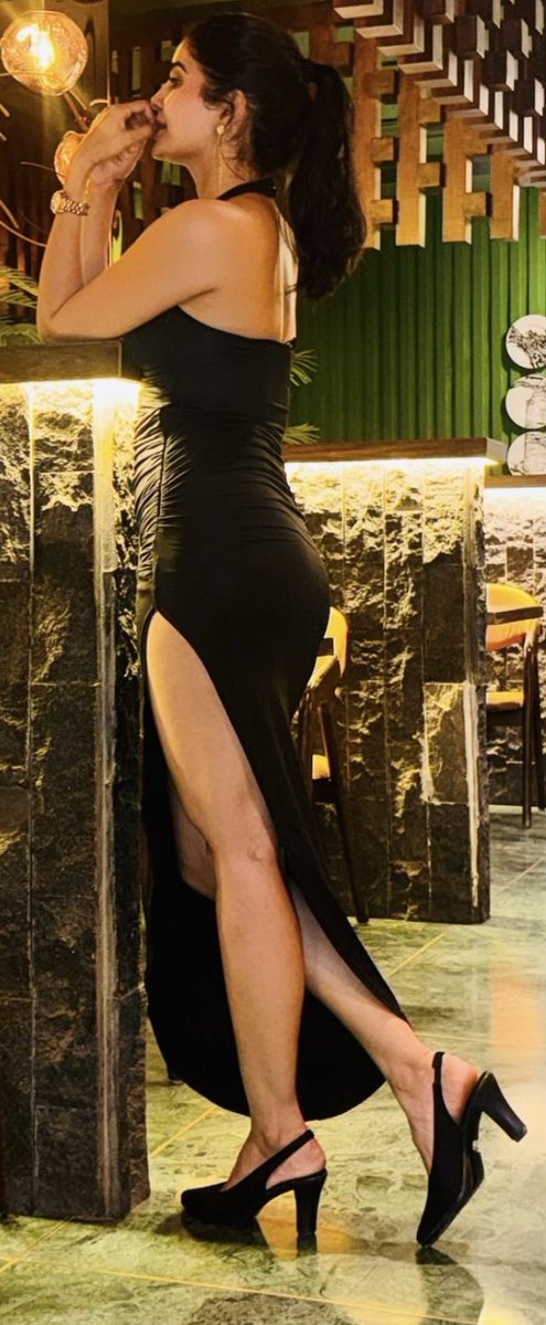 That look on wifes face when in the club you are paying for drinks at the bar while the bartender slide a napkin towards her and it said "Meet me in the washroom in 5 min". And you kept wondering why the drinks are free rest of the night. 🖤