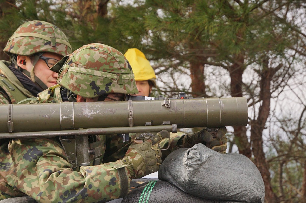 射撃野営】 84mm無反動砲の実弾射撃です。 主に戦車や装甲車を攻撃