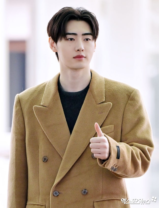 moonandenhypen's tweet photo. SUNGHOON on his way to Italy to participate in the Olympic Winter Games Milano Cortina 2026 as a Torchbearer in the official Olympic Torch Relay.

@ENHYPEN #ENHYPEN #SUNGHOON https://t.co/44ccjMt8vq