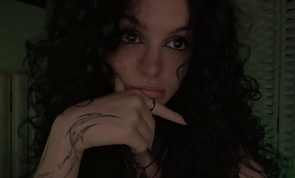 littleweahe's tweet photo. ⋆˙⟡ new here, pls be kind 

⭑italian twitch streamer, link in bio :3
⭑lol player | adc main | goal: challenger 
⭑music | gaming | anime | esports fan
⭑ idk if this works
𓂃˖˳·˖ ִֶָ ⋆🦇⋆ ִֶָ˖·˳˖𓂃 ִֶָ

#promotwt #gamingtwt #loltwt #streamertwt https://t.co/fRBONYZ5b6