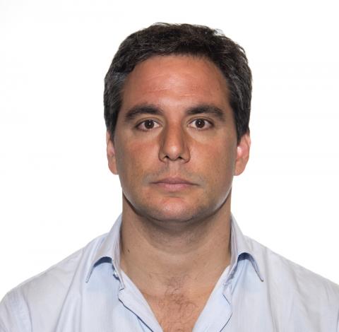 cabezamartini's tweet image. 🔴 Ex diputado y dirigente nacionalista Javier Radiccioni golpeó a la fiscal Eliana Travers, su ex pareja. Fue denunciado y detenido por violencia doméstica y lesiones, informó Eduardo Preve. Según la denuncia la golpeó con un objeto en la cabeza. Su padre, Humberto Radiccioni,…