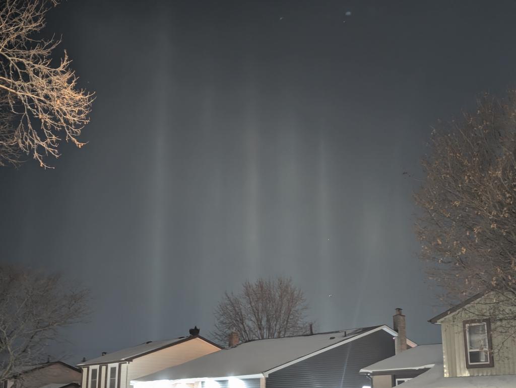 Thoughts on these lights/clouds? 

South West over the great lakes. 

#toronto #durham #ontario