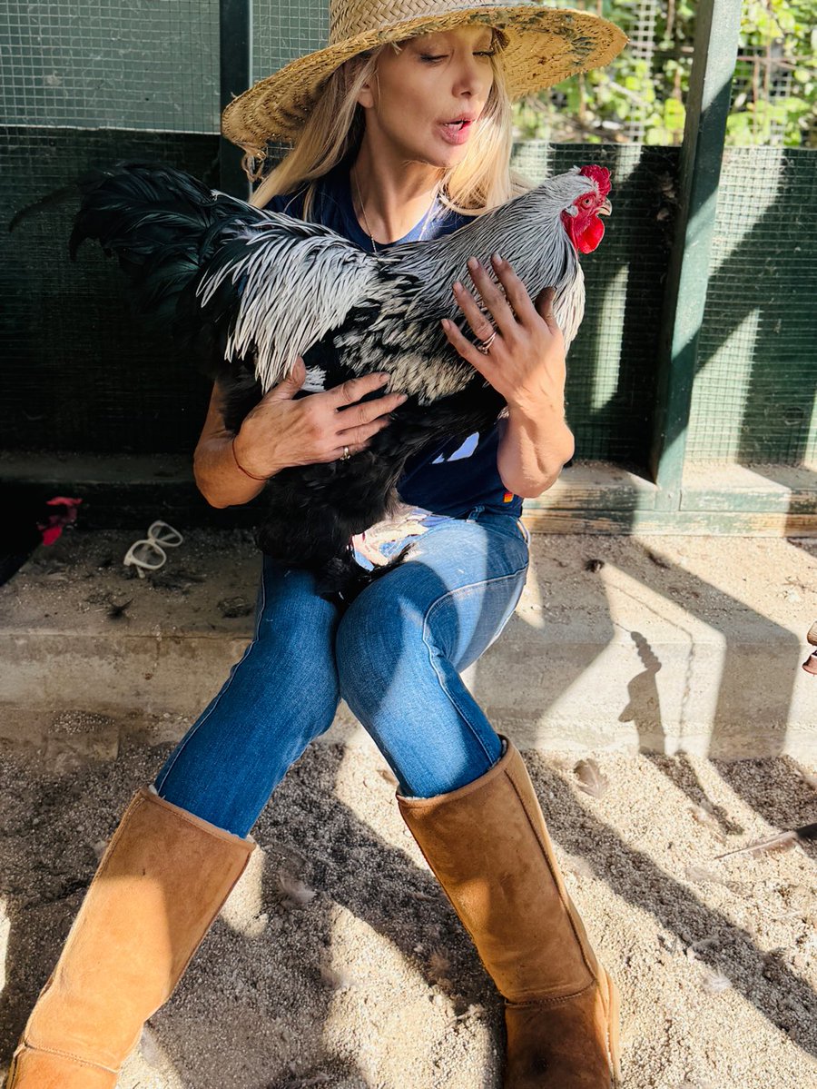 Timeline cleanser. 
Morpheus is the only creature on this earth who tolerates  my singing.