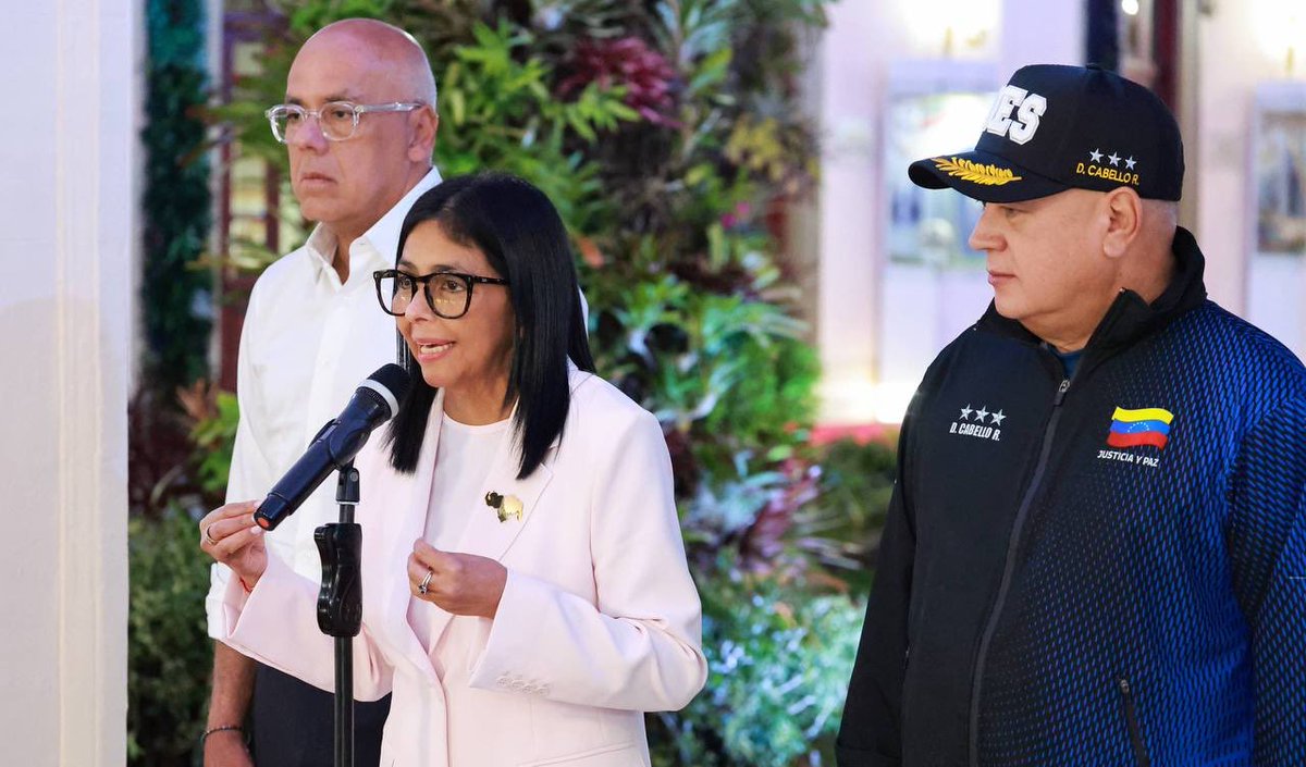 A un mes de los acontecimientos del 3 de enero el Poder Legislativo y el Ejecutivo confluimos en el desarrollo, en la preservación de la soberanía y en la paz de nuestra amada Venezuela. Nuestro objetivo es consolidar el poder popular y su organización en todas las instancias.