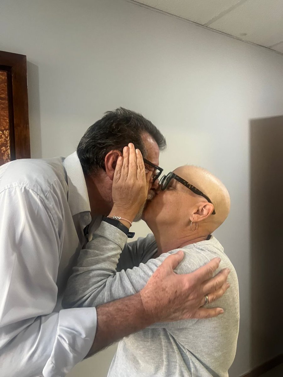 2001online tweet media