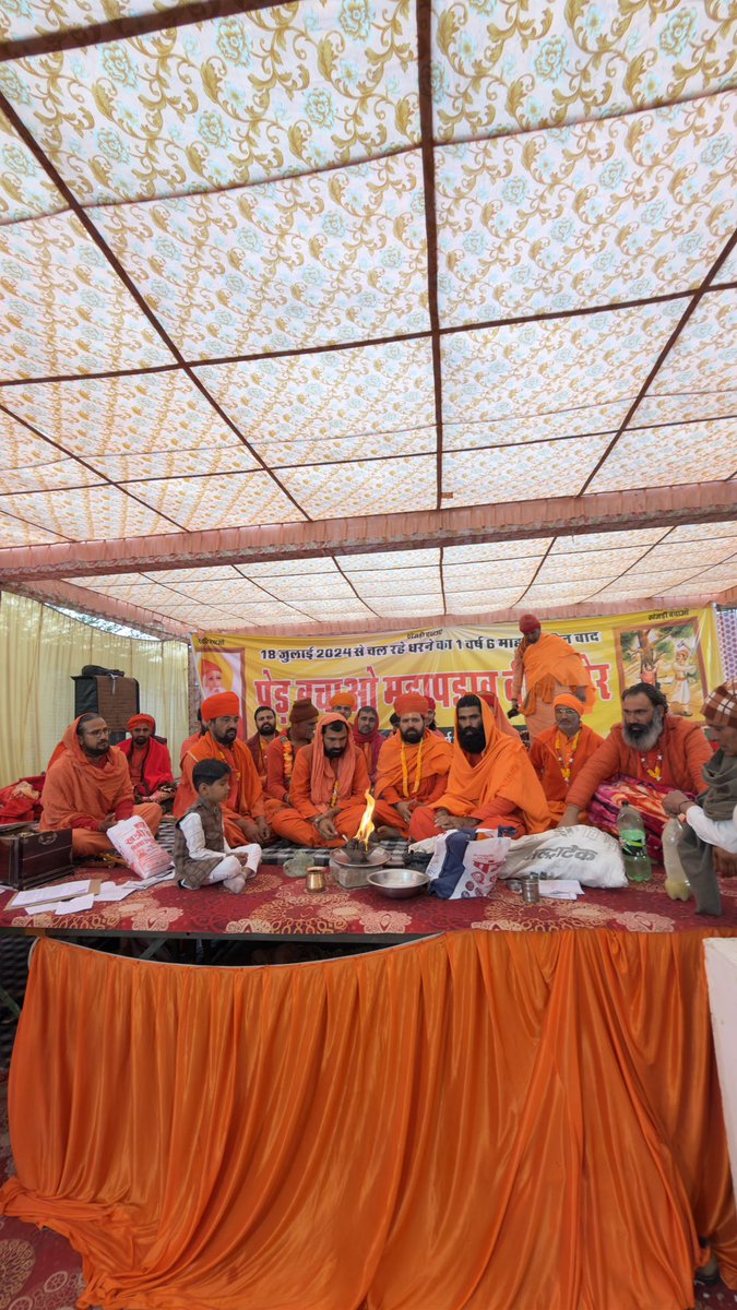 isachchidanandG's tweet photo. तीसरे दिन की शुरूआत यज्ञ के साथ ।
महापड़ाव स्थल पर सरकार की सद्बुद्धि हेतु यज्ञ आरंभ।
जो पर्यावरण प्रेमी #खेजड़ी_बचाओ_महापड़ाव में पहूंच सकते है। वो अधिकाधिक संख्या में पहुँचे।
जो लोग दूर हैं वो अपने घरों से अनशन करें । सोशल मिडिया में #खेजड़ी_बचाओ माँग के साथ फोटो शेयर करें । सरकार को टेग करें।
@RajCMO @BhajanlalBjp @VasundharaBJP