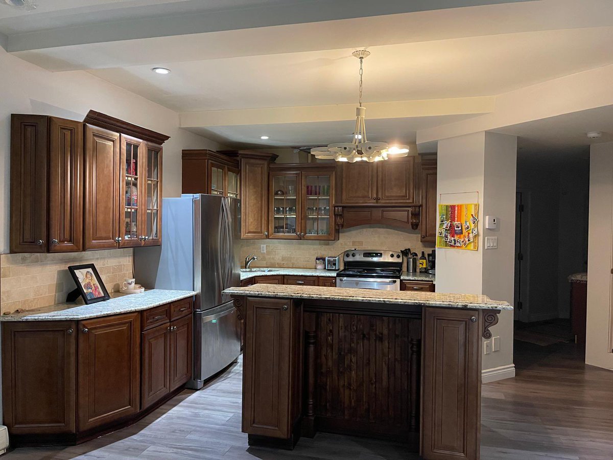 緩募

モントリオールのアパートメント探してるよって方いれば、3月からですがおすすめの物件あります。カップルや家族（3人程度）で住めます。1000ドルで、めっちゃ広くておすすめです！

もし興味ある方いれば、リプなりDMなりしてください！