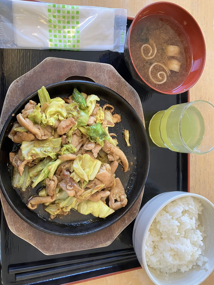 wildwalker___'s tweet image. 鉄板鶏ちゃん定食いただきます