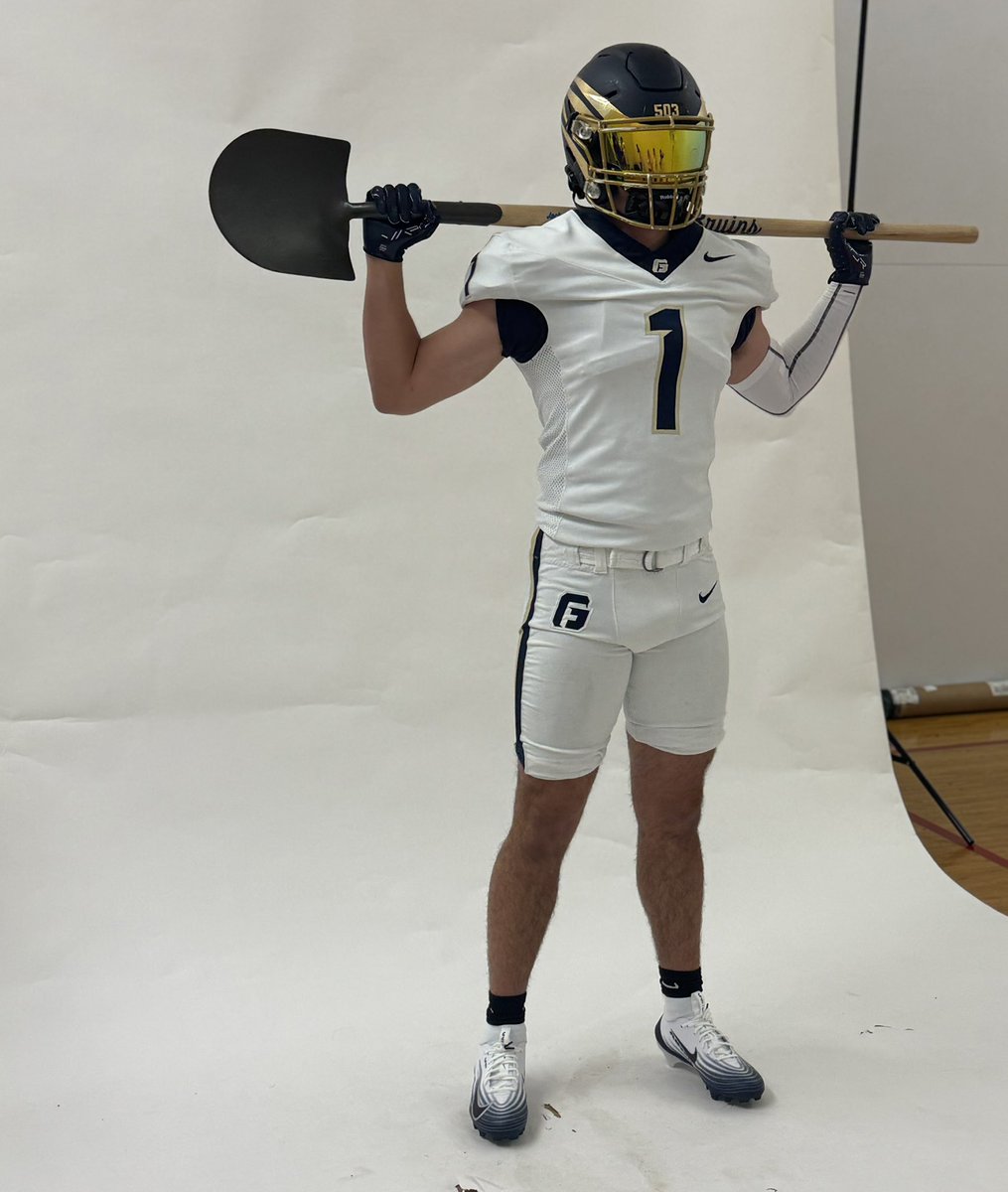 2026DominicP's tweet photo. Had an amazing official visit at George Fox and I want to thank the coaches and the players for making it a great time. I’m looking forward to the brotherhood of the Bruins and getting to live out my dream of playing football at the next level alongside these guys.

 @GametimeRC @gridironarizona @AZSPORTSNETWORK @SpencerCrace @CoachReynoldsT @CoachBurkhartGF @kristipaint @BobbyPainter5