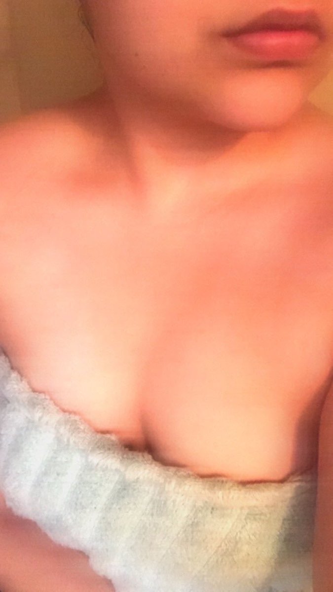 MommyMiloT's tweet photo. Shower’s so lonely without you<3 https://t.co/9yaawAaYg3