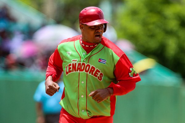 Segundo hachazo del rey en semifinal de 64 SNB
Las Tunas venció hoy 9x3 al elenco de Artemisa y se adelantó 2-0 en este pareo semifinal.
jit.cu/NewsDetails.as…