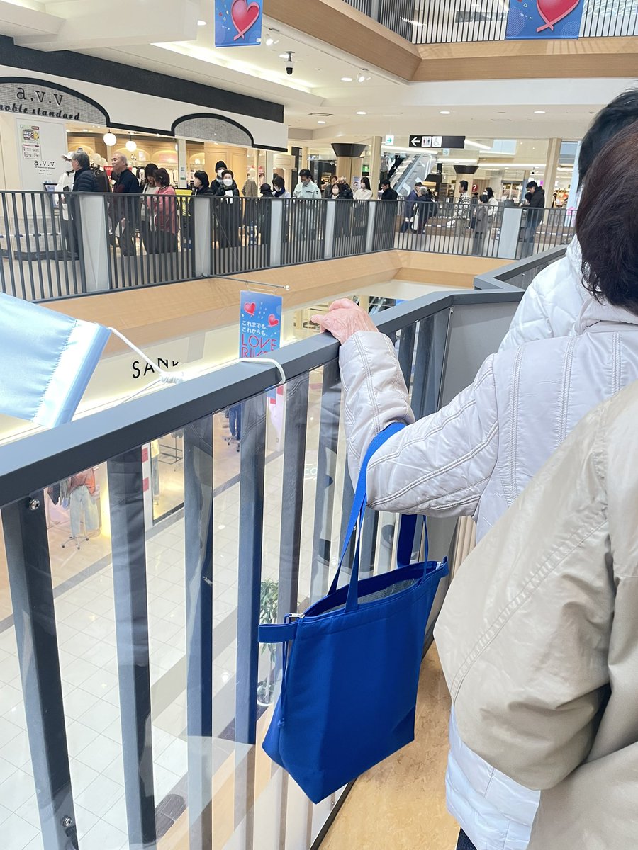 progress2104's tweet image. 期日前投票に来たら長蛇の列😰

こんなん初めてやわ🤣

ギリギリ過ぎるからこんな事になる